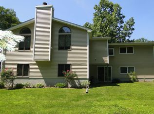 16 Robin Hood Rd, Suffern, NY 10901