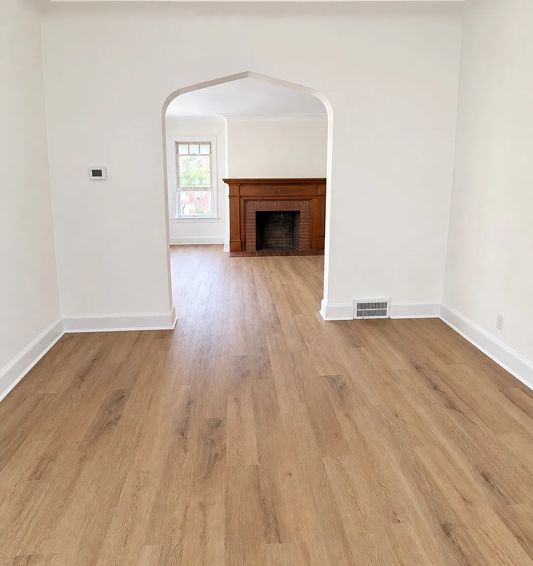 3 bed, 923 sqft, $1,300 — Photo 4