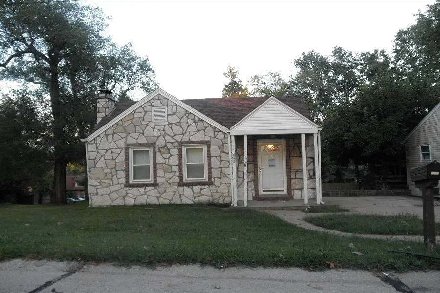 806 Elsworth Pl photo 1