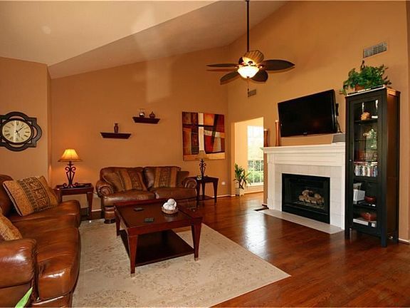 3rd image of 7 Thrush Grove Pl