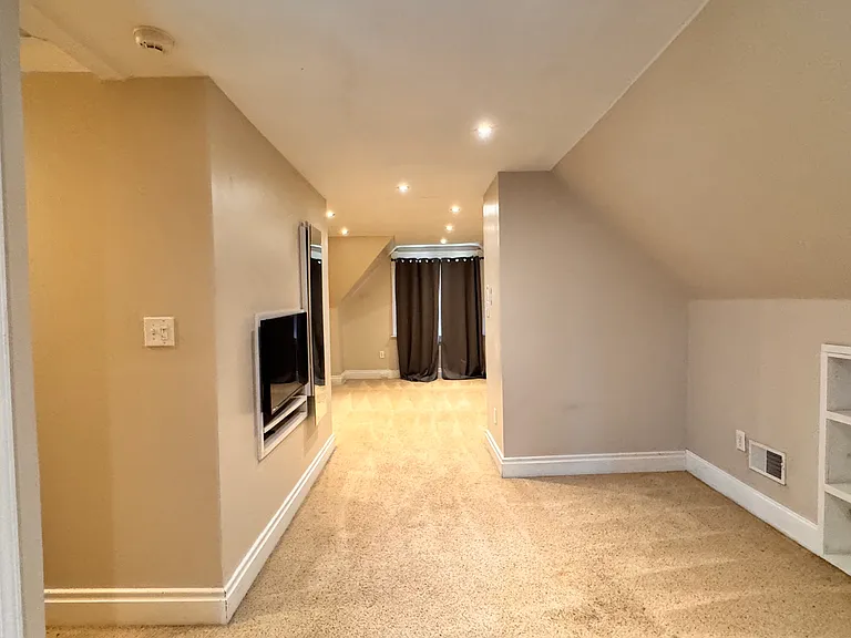 223 Lehigh Ave — Photo 29