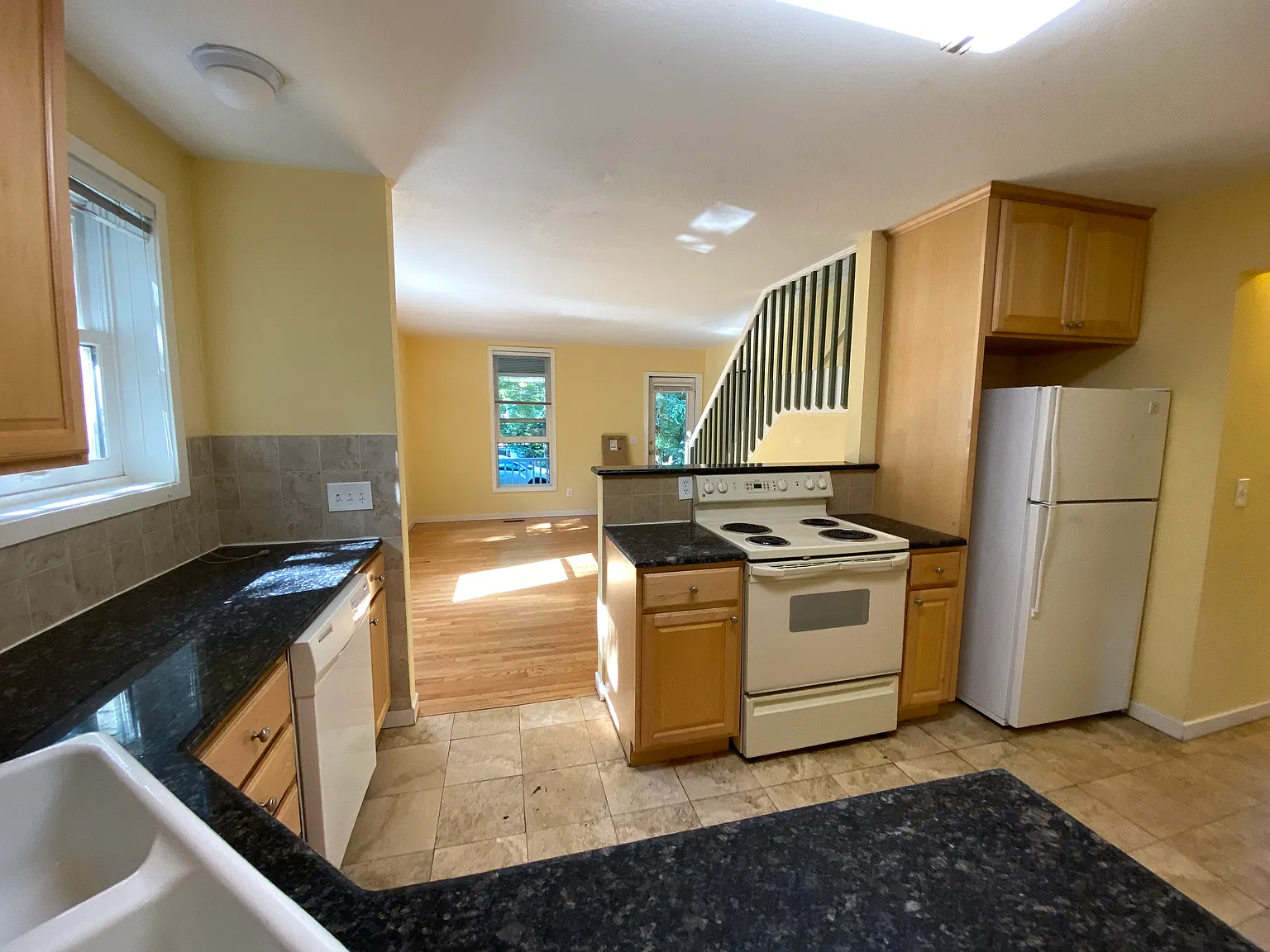 4 bed, 1200 sqft, $7,000 — Photo 3