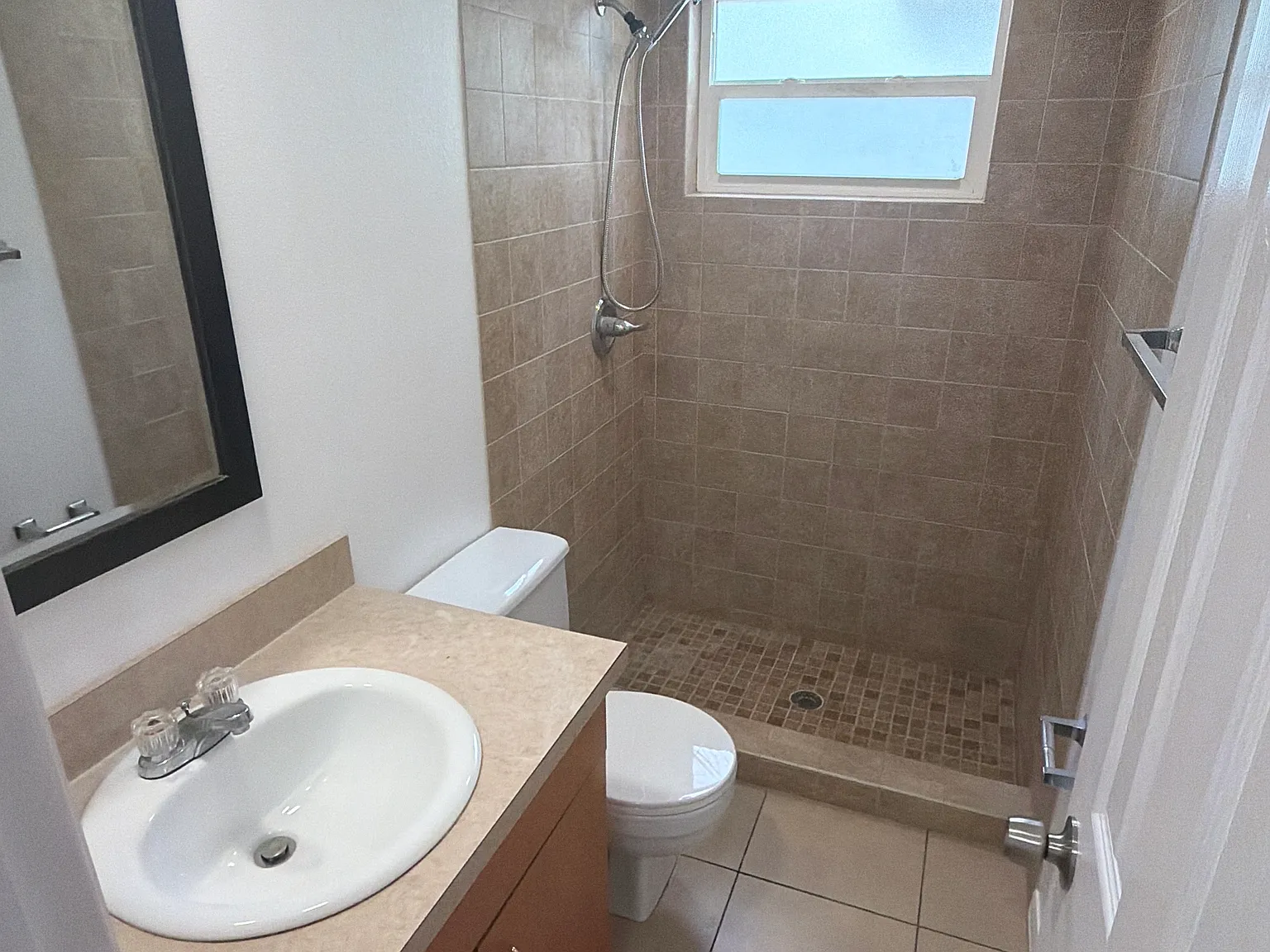 3 bed, 1325 sqft, $1,750 — Photo 3