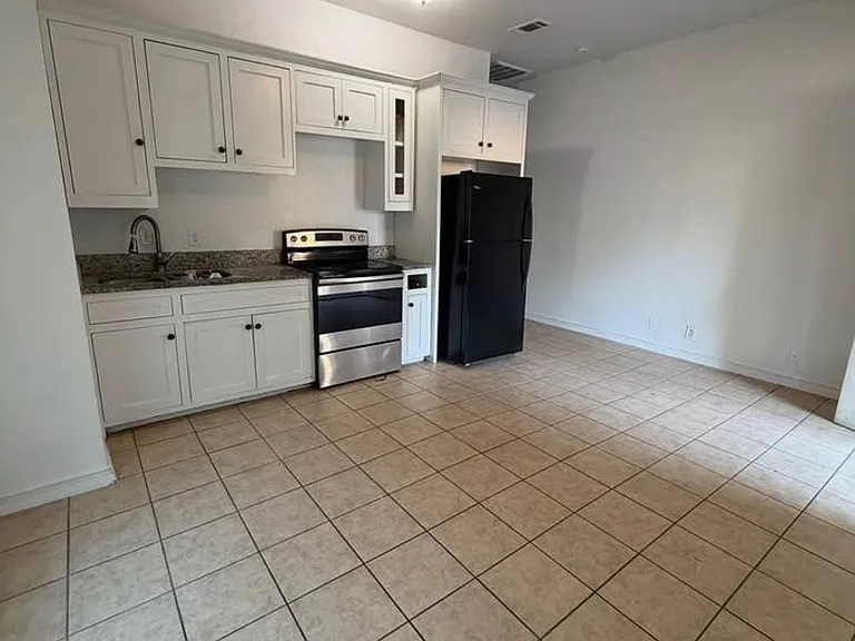 2730 S Jennings Ave — Photo 8