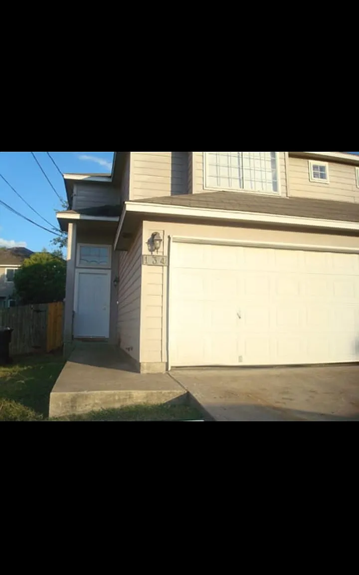 3 bed, 2414 sqft, $1,499 — Photo 2