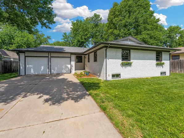 1213 N Wilbur Ln, Wichita, KS 67212