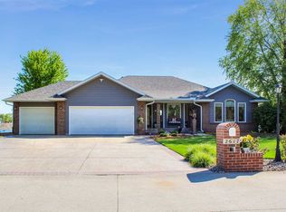2617 Timber Edge Dr, Columbus, NE 68601