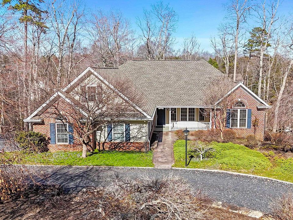 1st image of 24 Fleetwood Dr