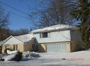 14 Ferndale Dr, Orchard Park, NY 14127