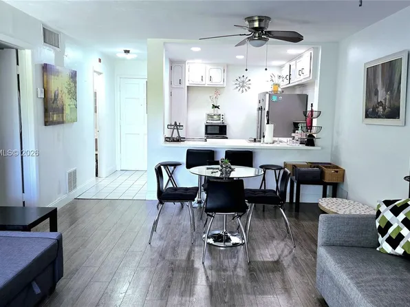 9611 SW 77th Ave APT 305A, Miami, FL 33156