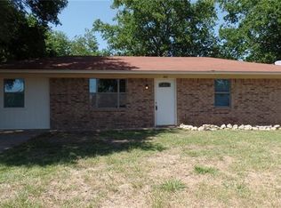 205 Southside Dr, Sanger, TX 76266