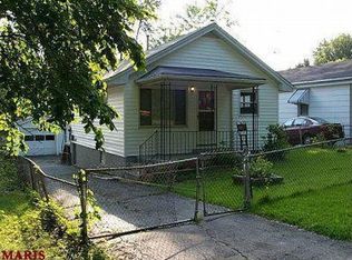 10057 Baron Dr, Saint Louis, MO 63136