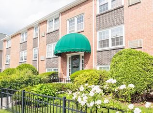 210 Hillside Ave APT 31, Needham, MA 02494