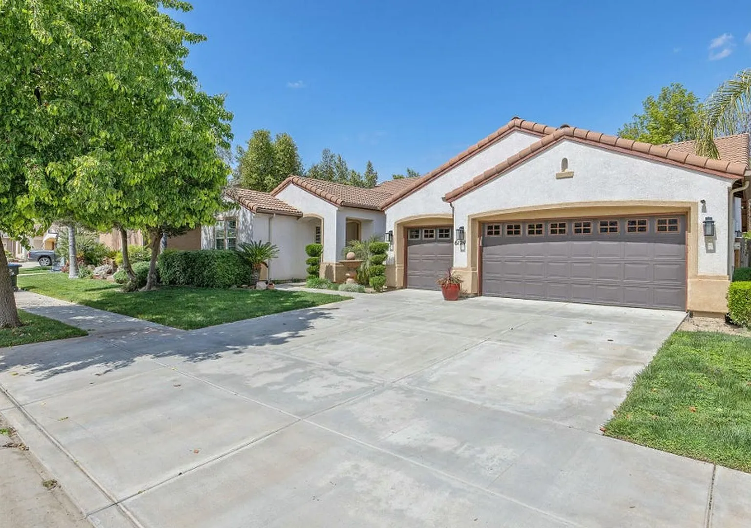 6124 W. Delaware Ct - 4 Bedroom 2.5 Bath - Nw Visalia — Photo 2