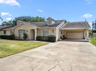 719 Clubside Dr, East Bernard, TX 77435