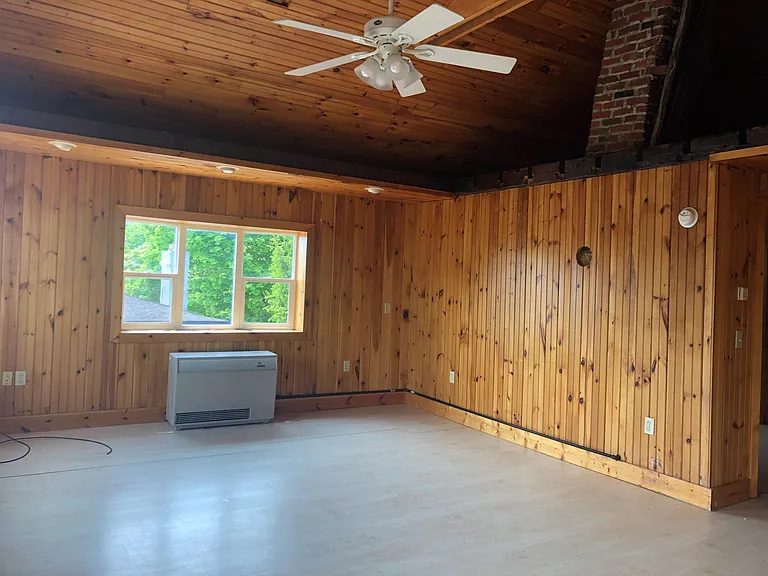 175 W Seneca St — Photo 7