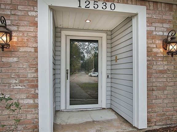 The home has Vinyl Siding and double pane windows