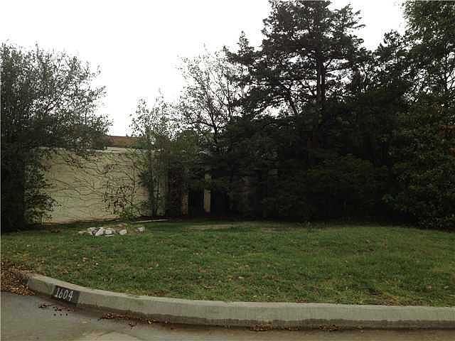 2nd image of 1604 Coventry Park