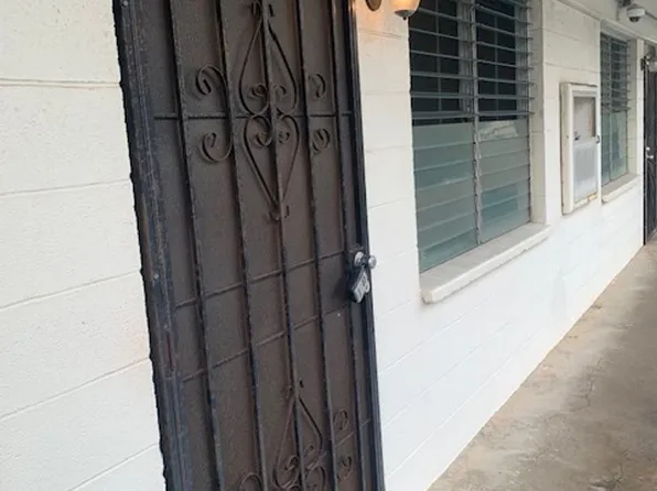 H185ach (TEOMe), 1669 Kewalo St APT 3, Honolulu, HI 96822