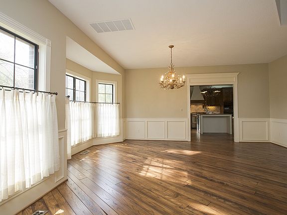 Huge formal dining for entertaining