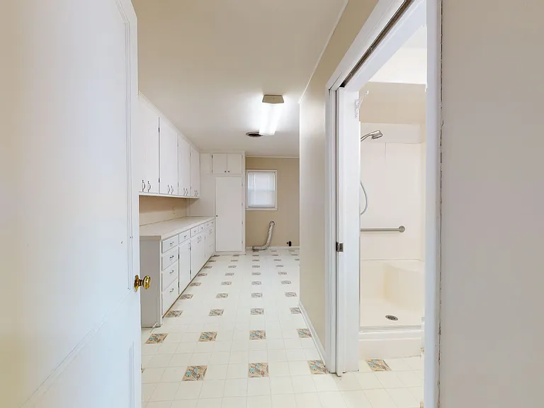 1208 Truman St — Photo 6