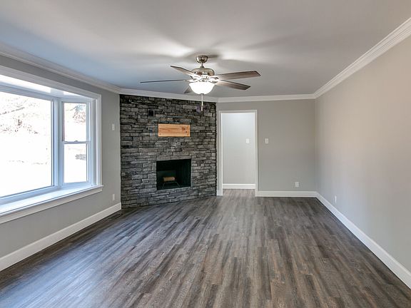 4th image of 2415 Sandy Dr