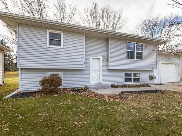 602 2nd Ave NW, Farley, IA 52046