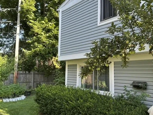 889 Oxford Pl #889, Wheeling, IL 60090