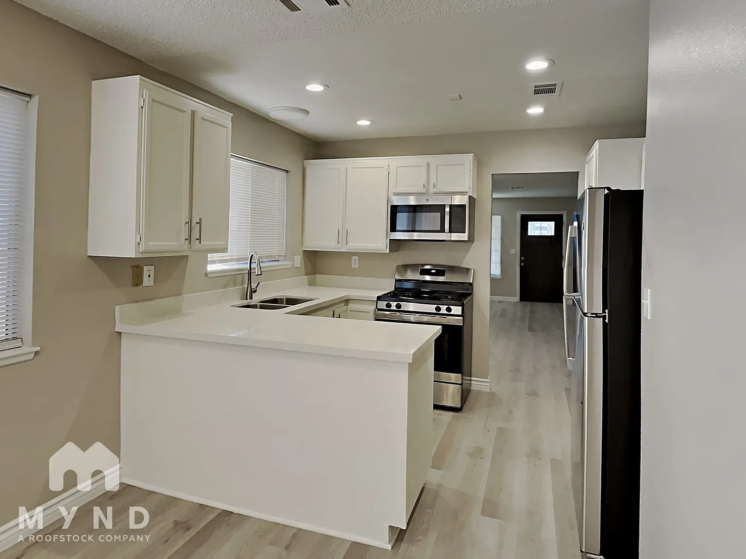 3 bed, 2.0 bath, 1152 sqft, $1,765 — Photo 2