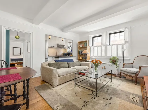211 E 35th St APT 9D, New York, NY 10016