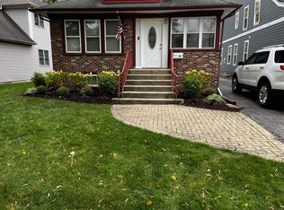 136 N Geneva Ave, Elmhurst, IL 60126