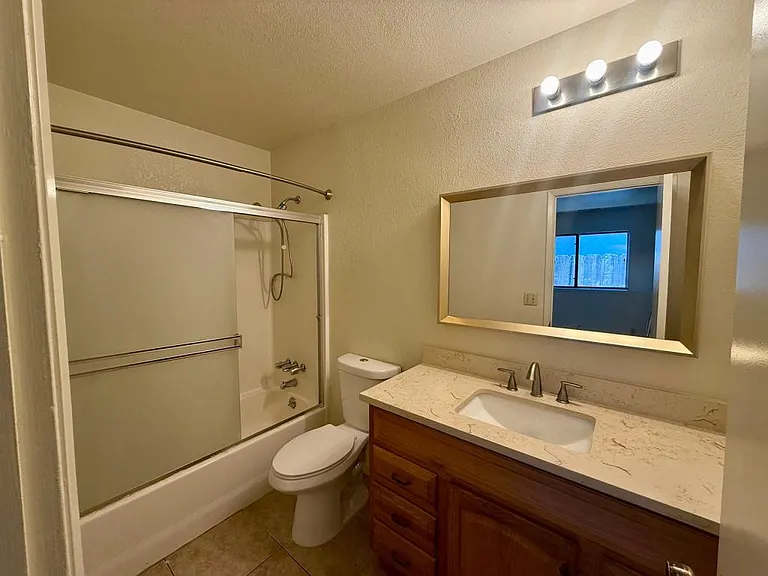 537 Center St — Photo 14