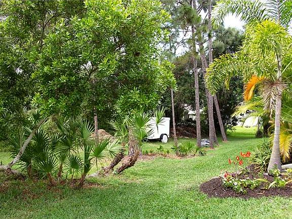 4th image of 785 Rolling Hill Dr
