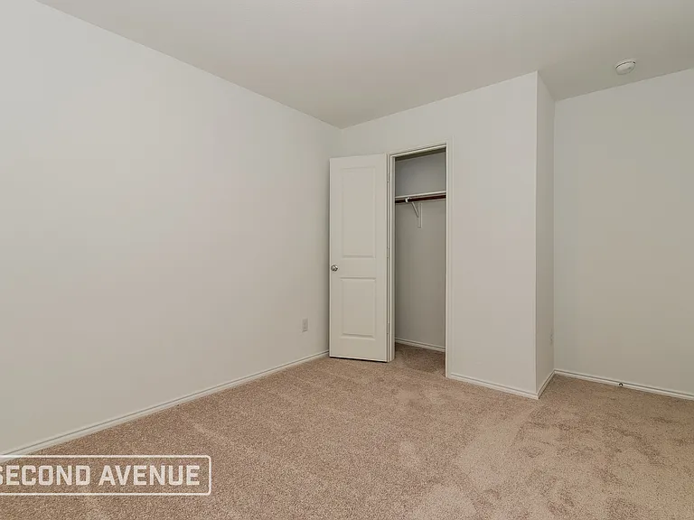 1947 Aves Glen Ln — Photo 15