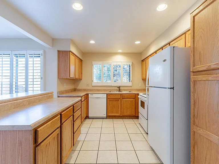 630 W Cassidy Pl — Photo 8