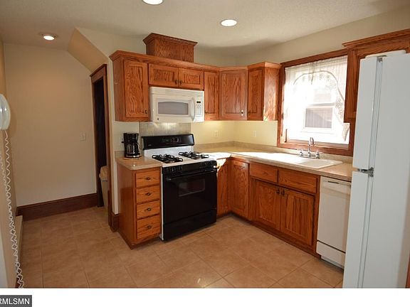 4th image of 862 Rose Ave E