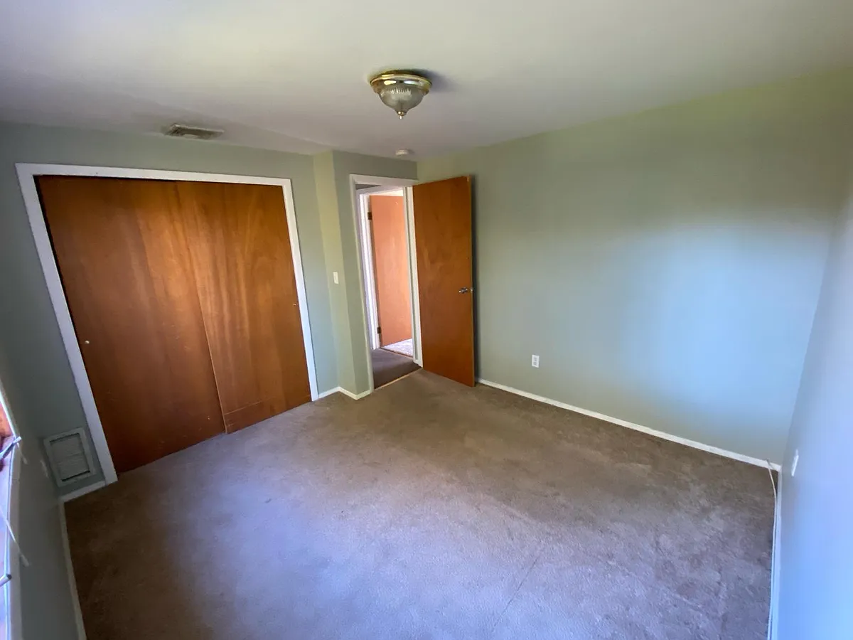 Building Photo - 258 Irving Ave #B