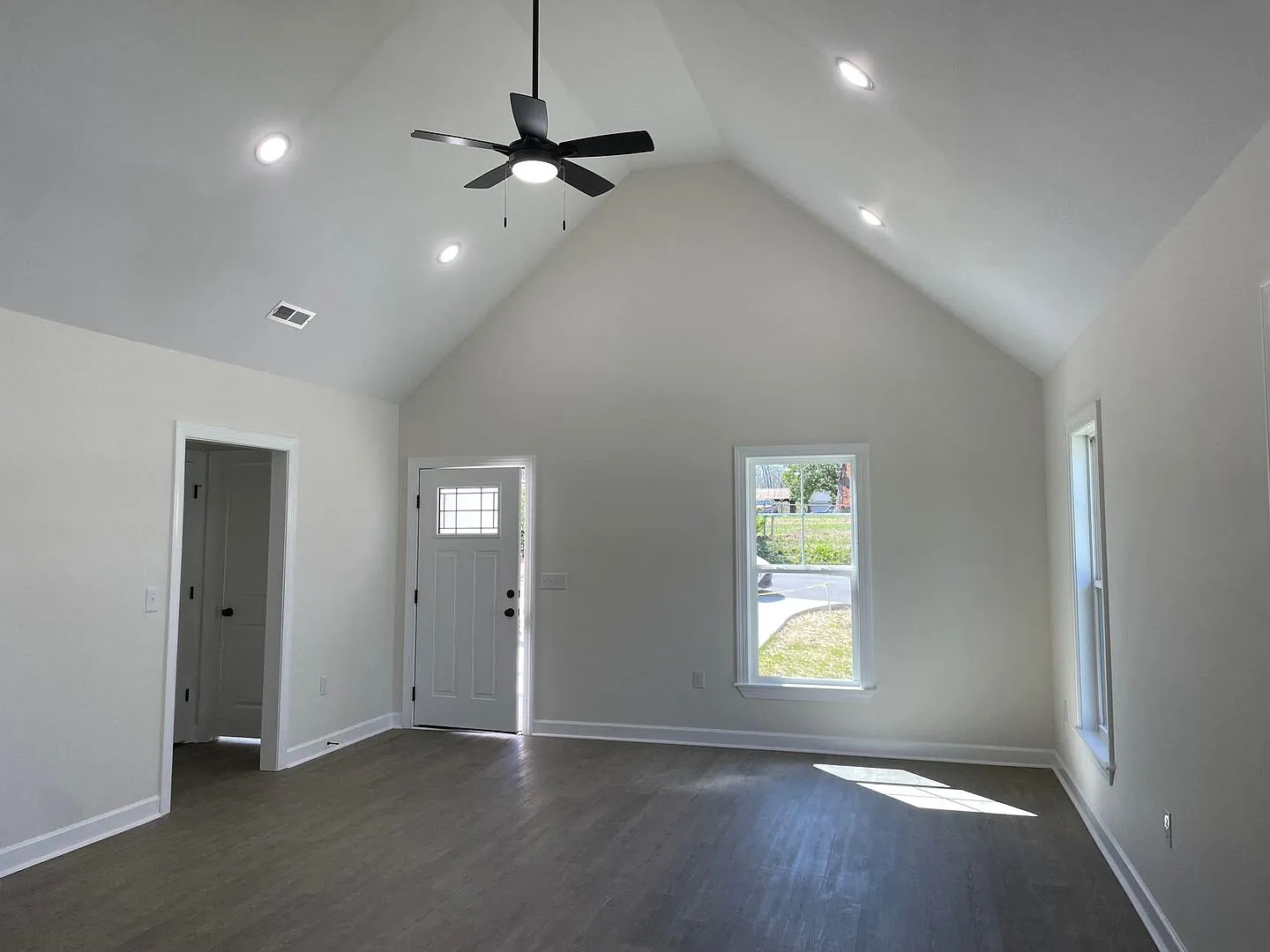 3 Bed, 2 Bath Newly Renovated Home In Thomasville! Sec 8 Eligible!! — Photo 3