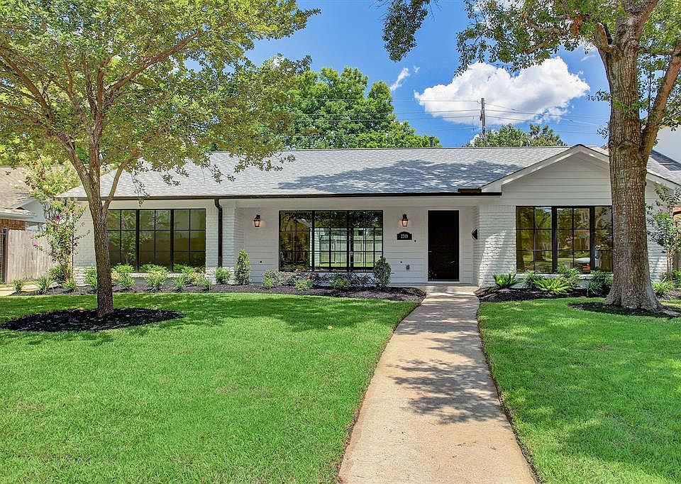 1st image of 2319 Briarhurst Dr