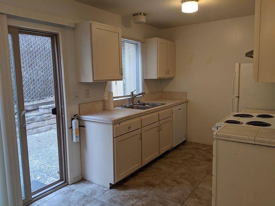 1st image of 129 Grant St #4