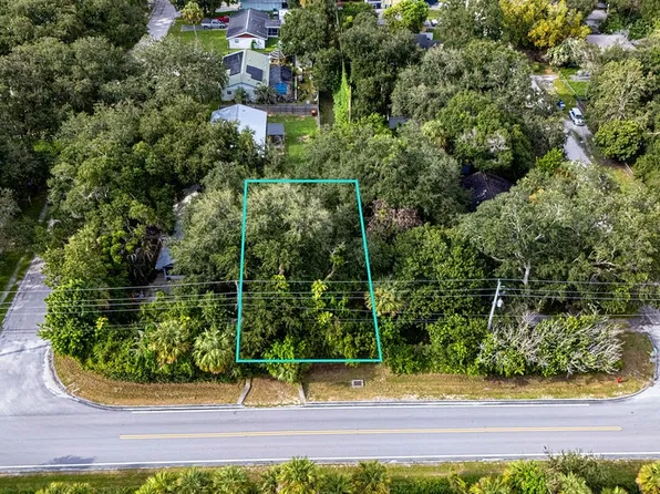 4740 1st St SW, Vero Beach, FL 32968