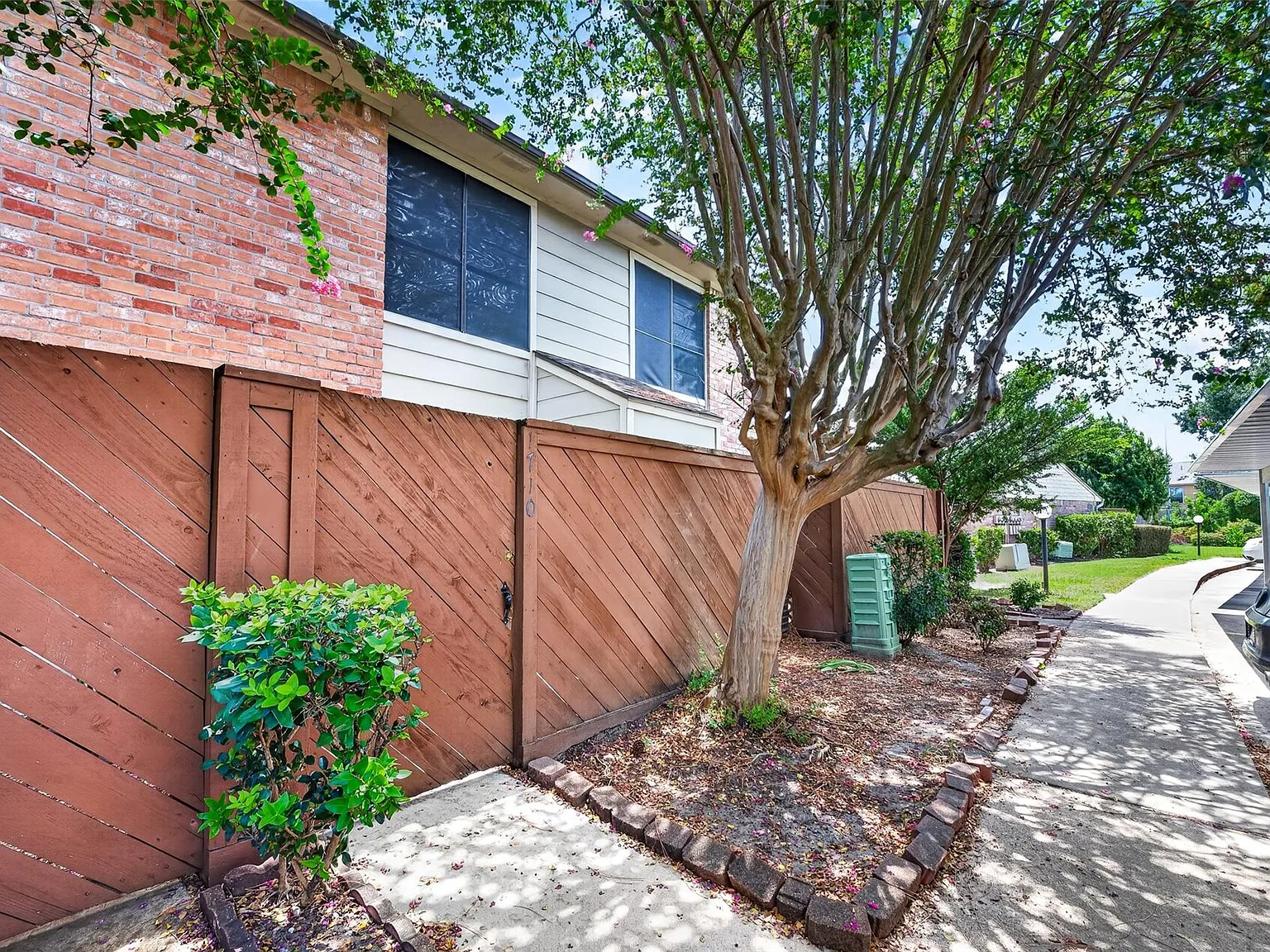 1 bed, 1.5 bath, $1,250 — Photo 1