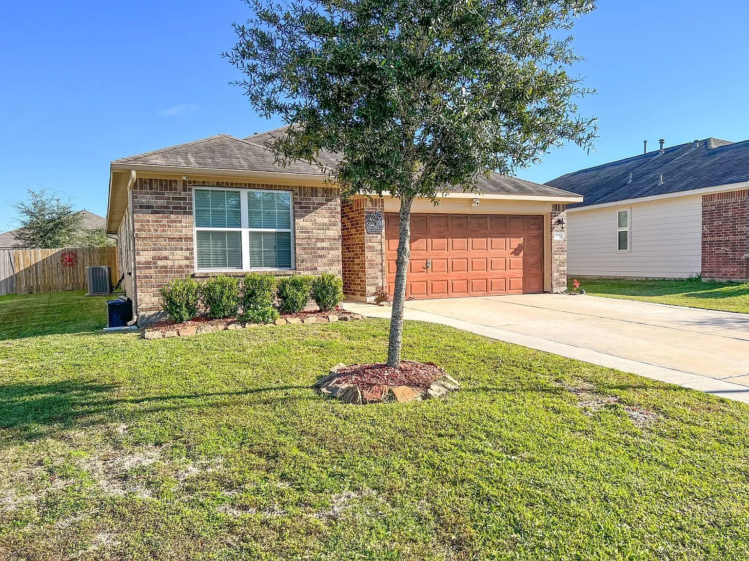 3 bed, 2.0 bath, 1673 sqft, $1,900 — Photo 2