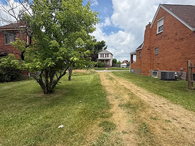 158 Frank St — Photo 15