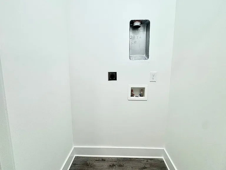 Brixton Apartments — Photo 26