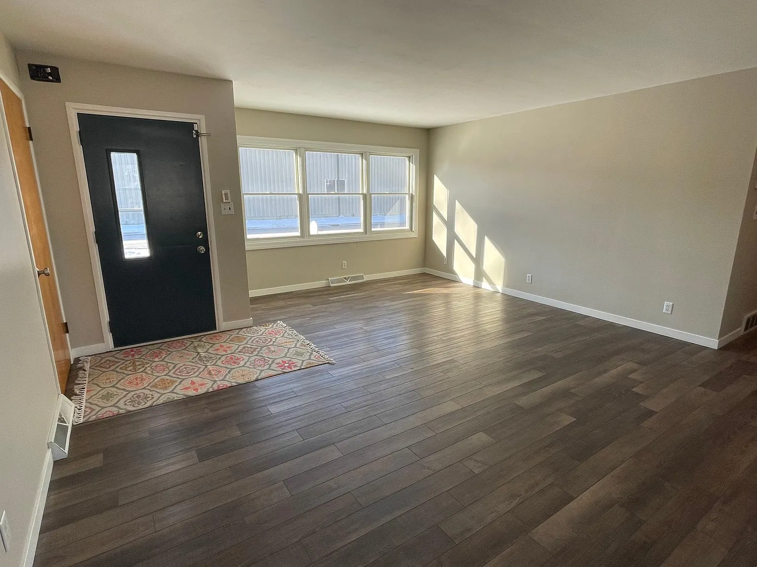 3 bed, 1200 sqft, $2,000 — Photo 4