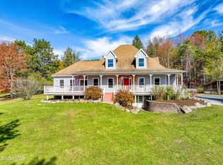 105 Morner Rd, Rensselaer, NY 12144