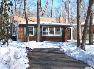 47 Corchaug Trl, Ridge, NY 11961