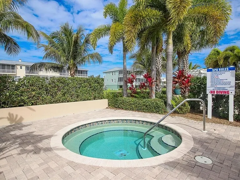 Hot Spa in the pool area