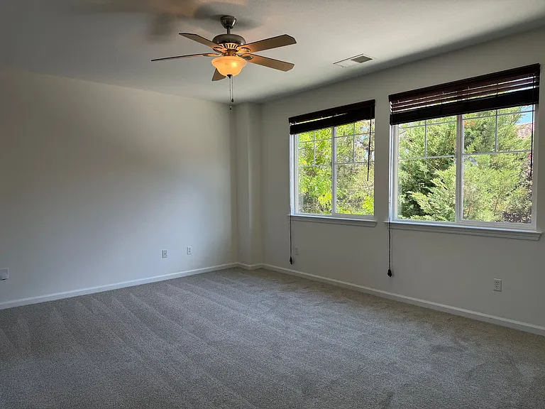 10890 Oakhaven Dr — Photo 11